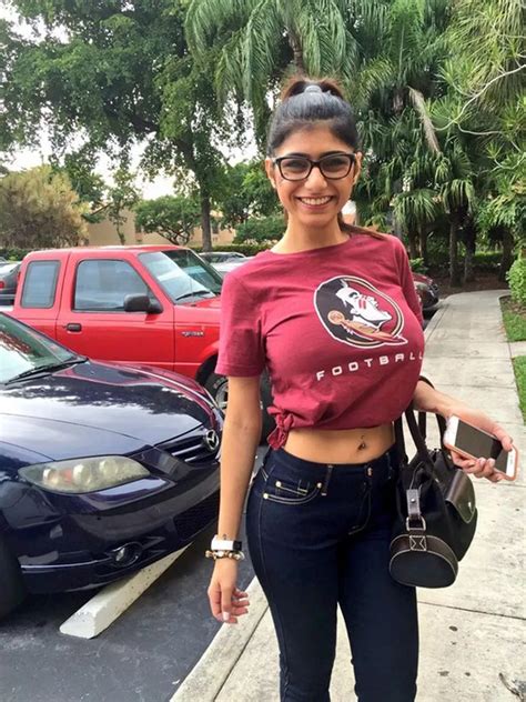 mia khalifs tits|Vídeos pornôs com Mia Khalifa Big Tits 